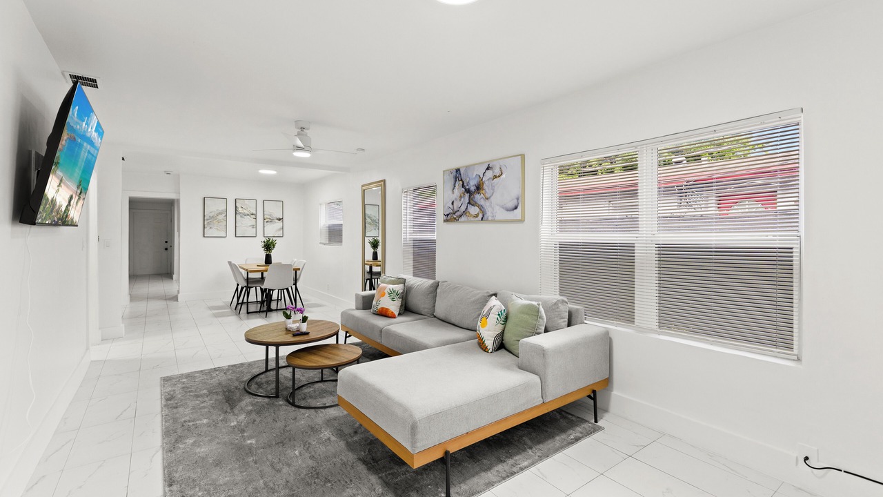 Photo of Livingroom in Sailboat Bend