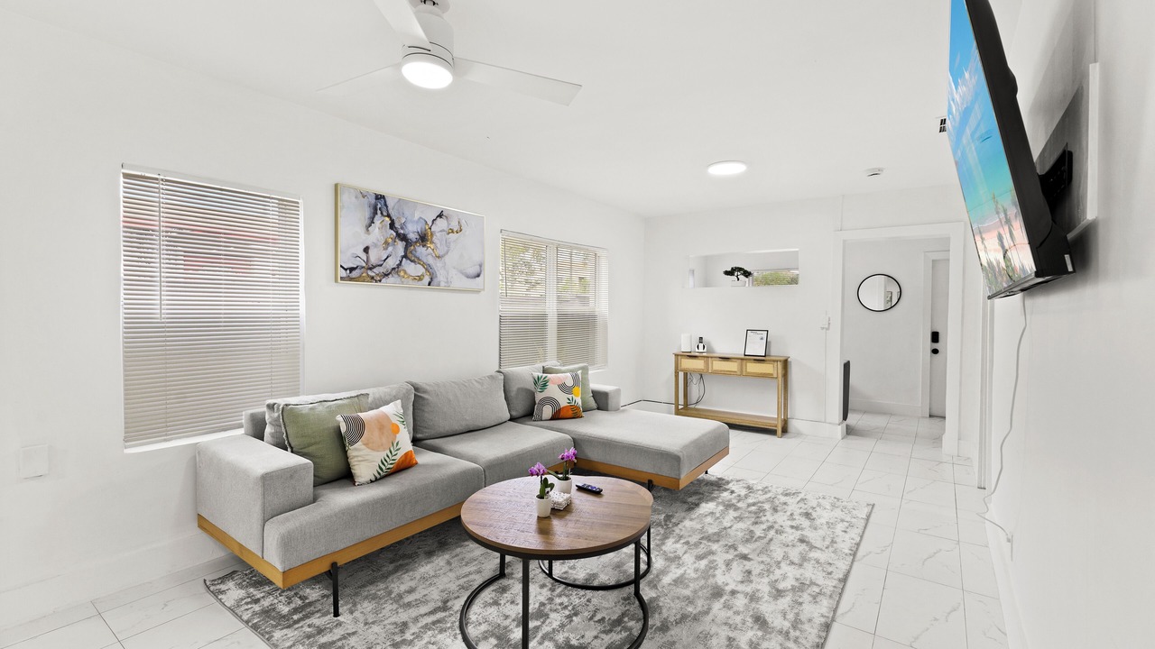 Photo of Livingroom in Sailboat Bend