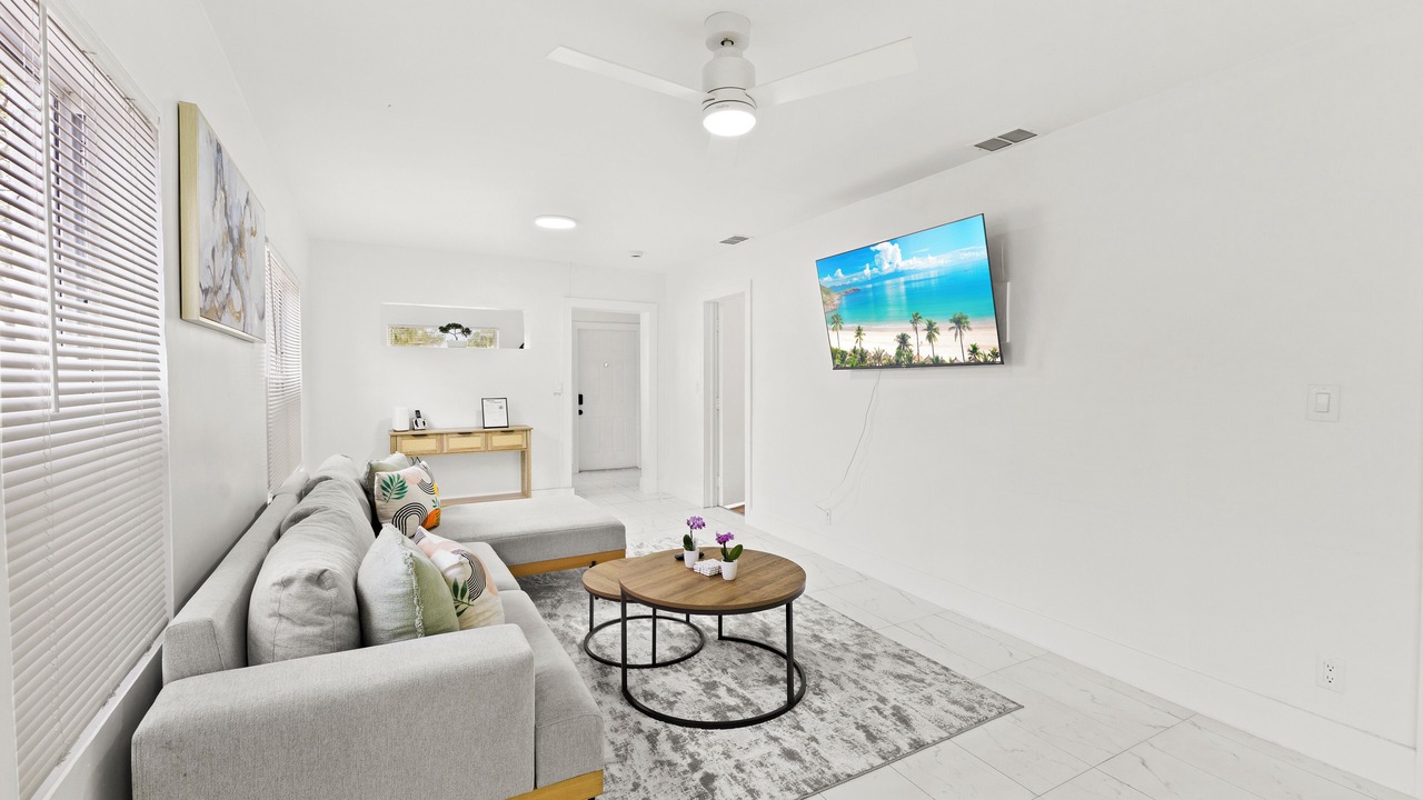 Photo of Livingroom in Sailboat Bend