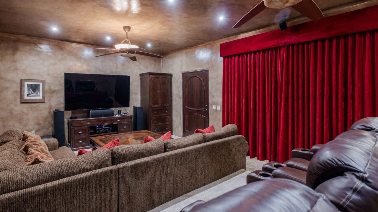 Photo of Livingroom in Buzzards