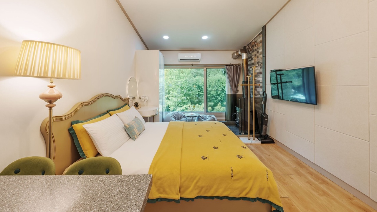 Photo of Bedroom in Buk