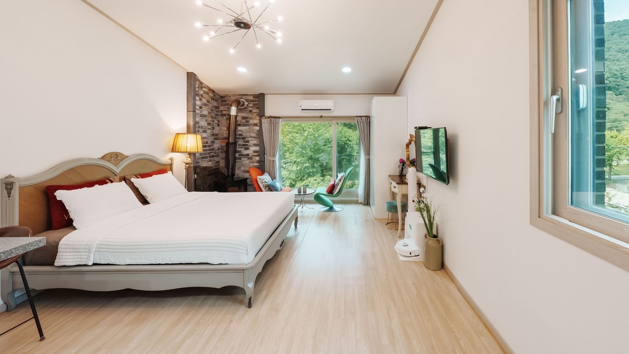 Photo of Bedroom in Buk