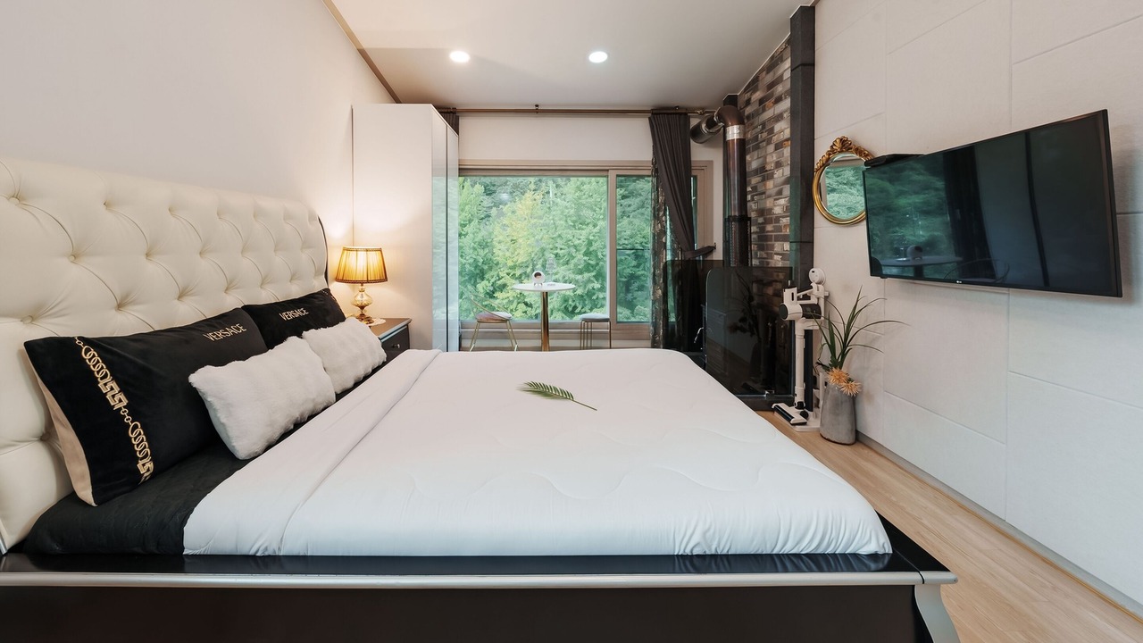 Photo of Bedroom in Buk