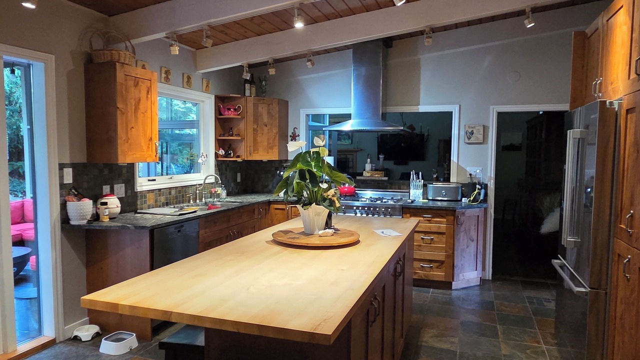 Photo of Kitchen in West Vancouver