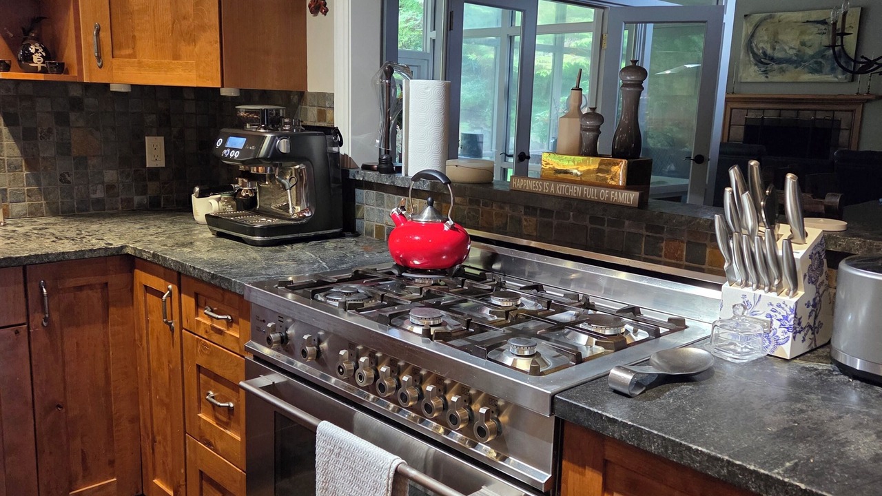 Photo of Kitchen in West Vancouver