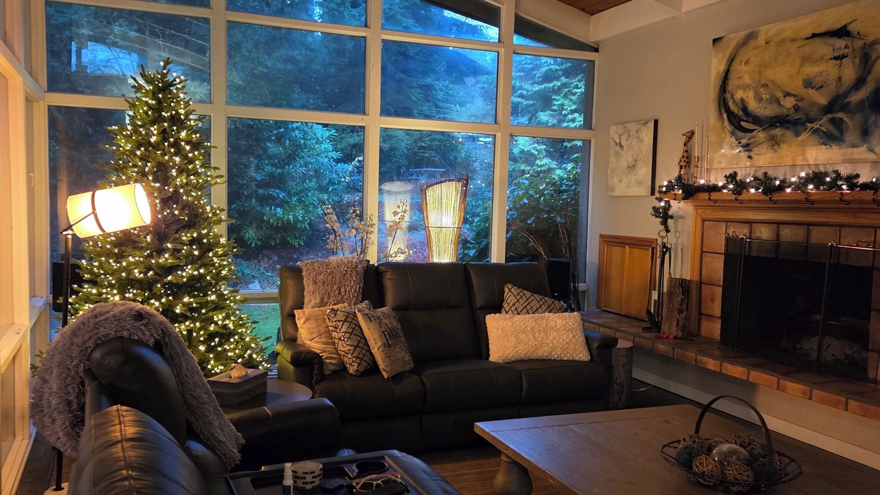 Photo of Livingroom in West Vancouver