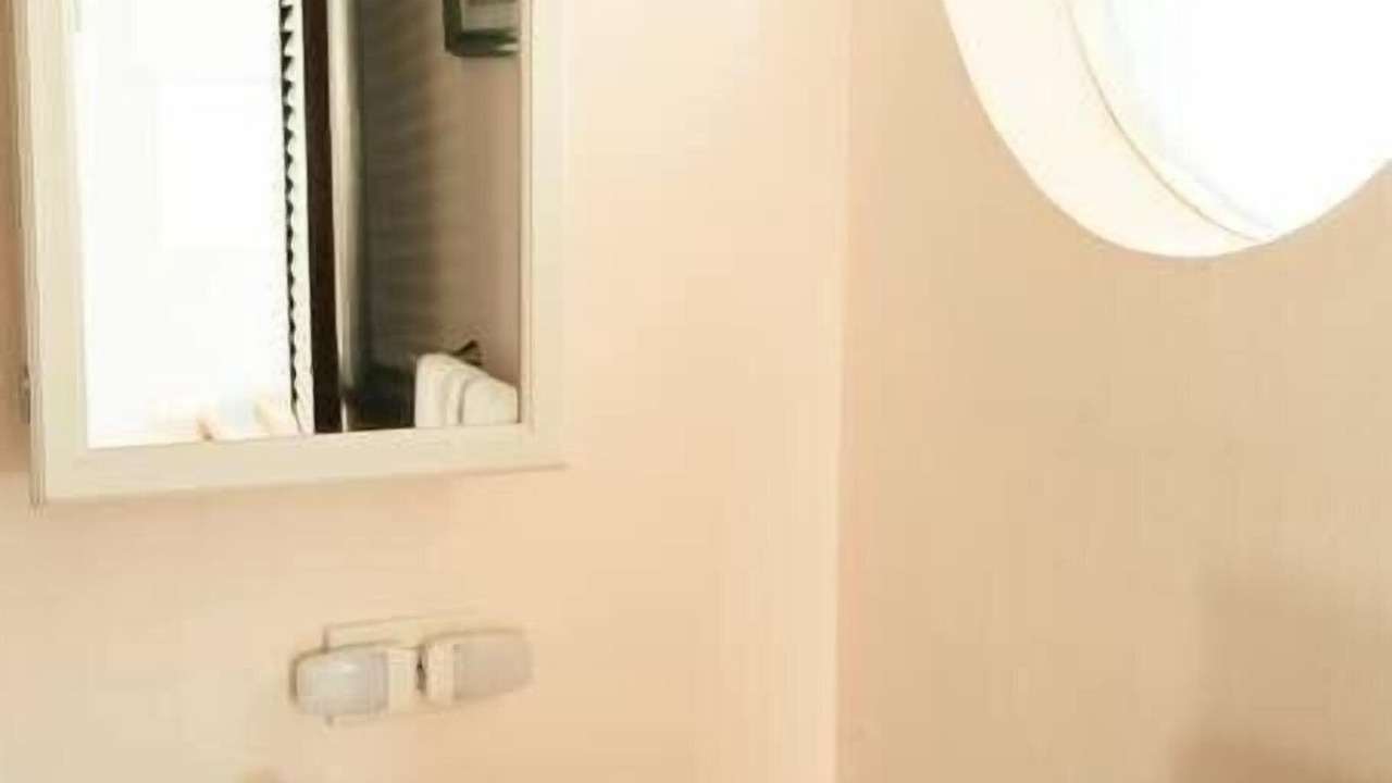 Photo of Bathroom in Estate Hull