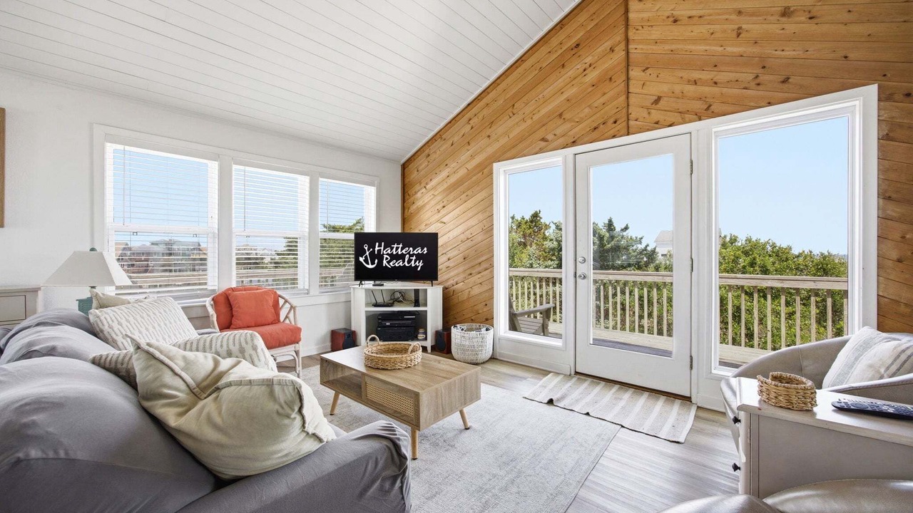 Photo of Livingroom in Brigands' Bay