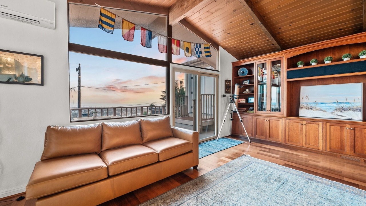 Photo of Livingroom in Ventura