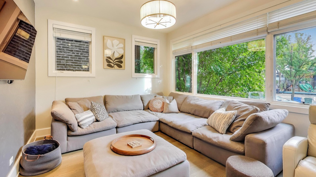 Photo of Livingroom in West Town