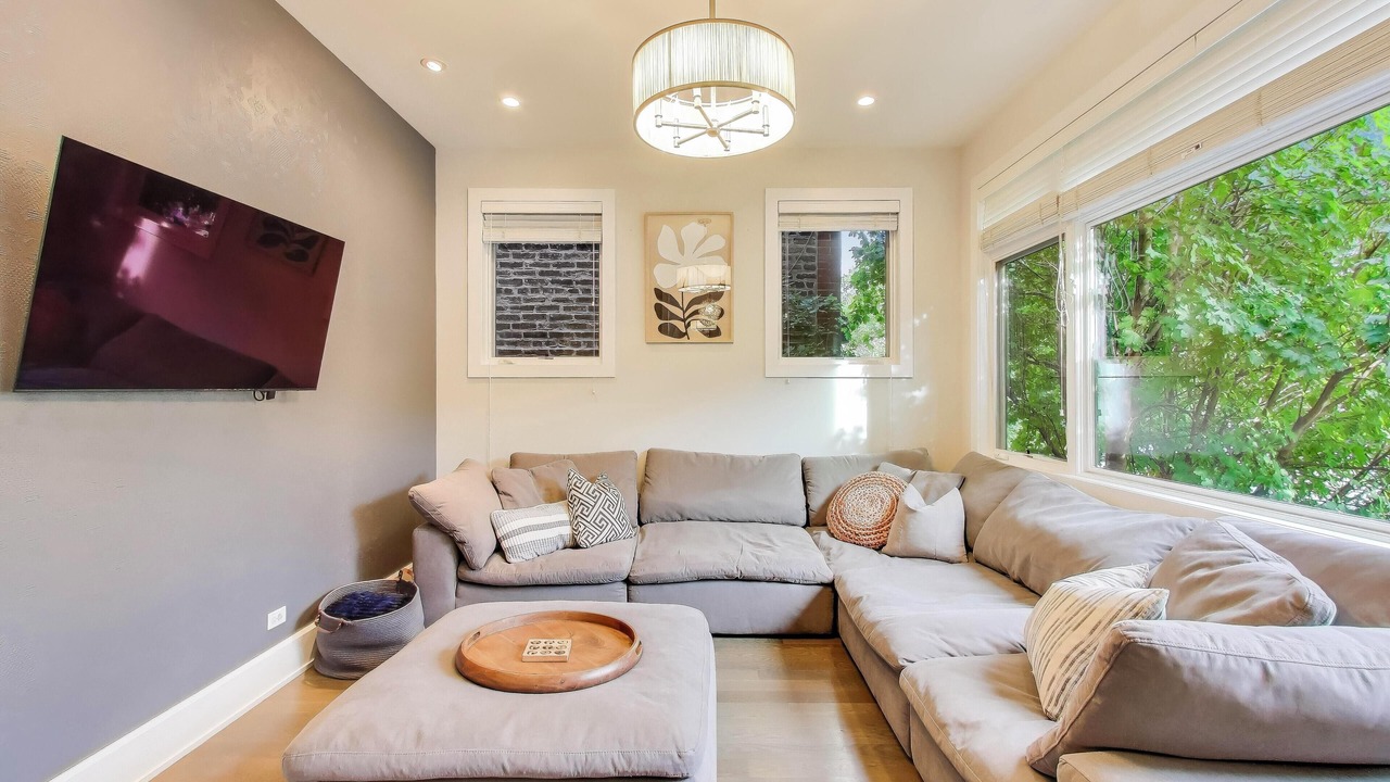 Photo of Livingroom in West Town
