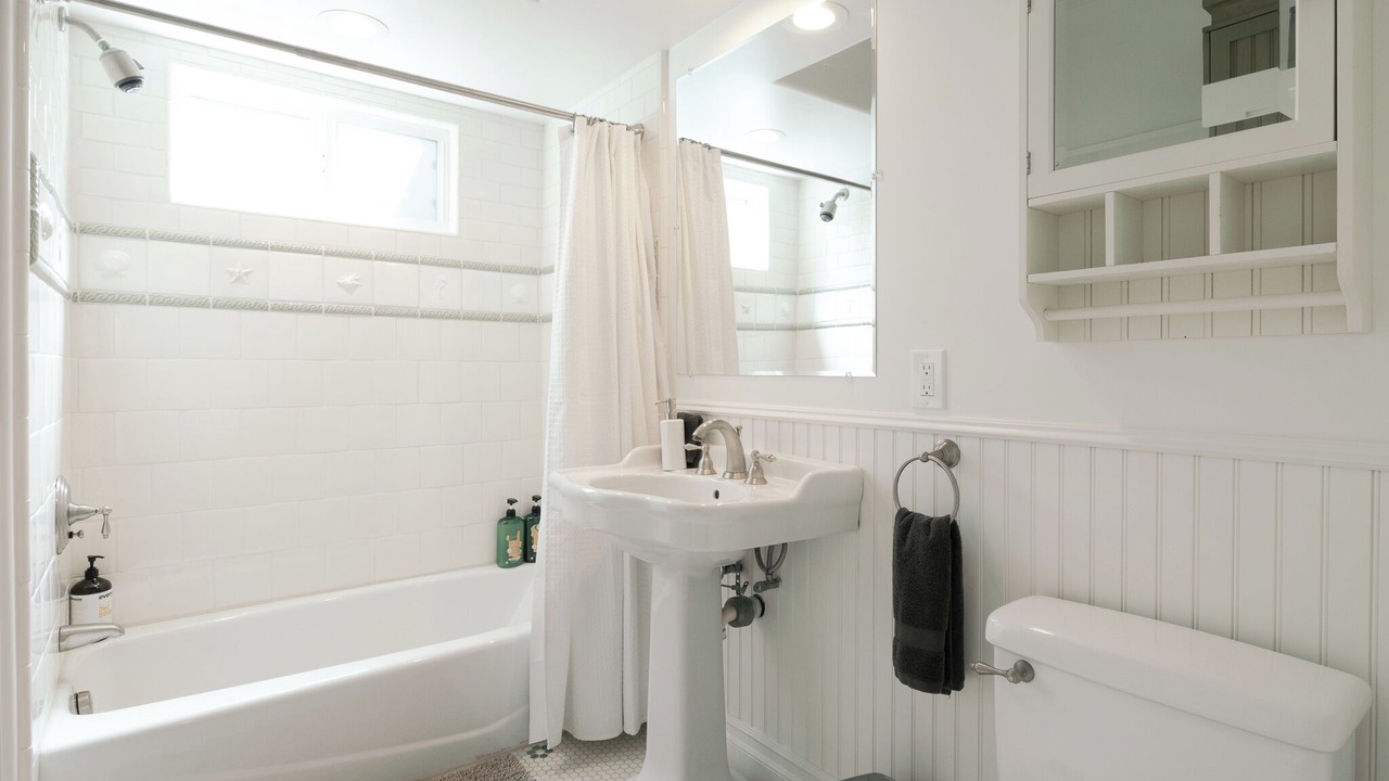 Photo of Bathroom in Silver Strand