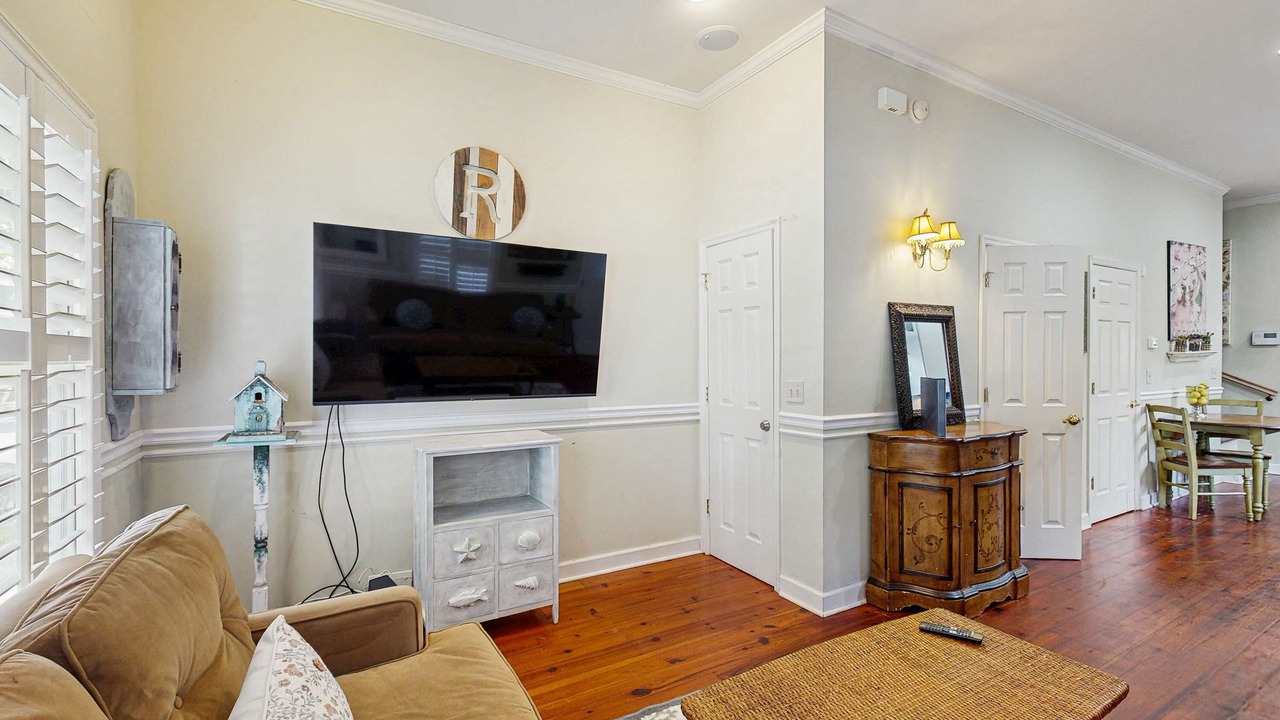 Photo of Livingroom in North-Central