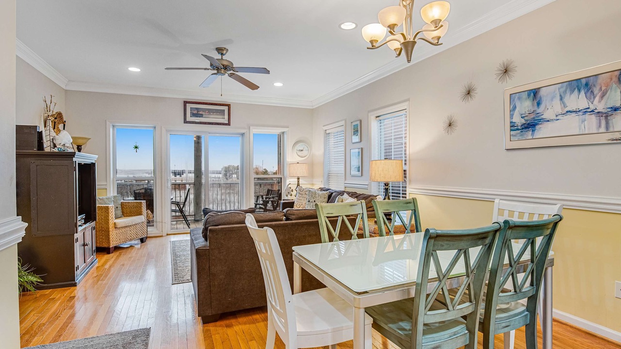 Photo of Livingroom in Waters Edge