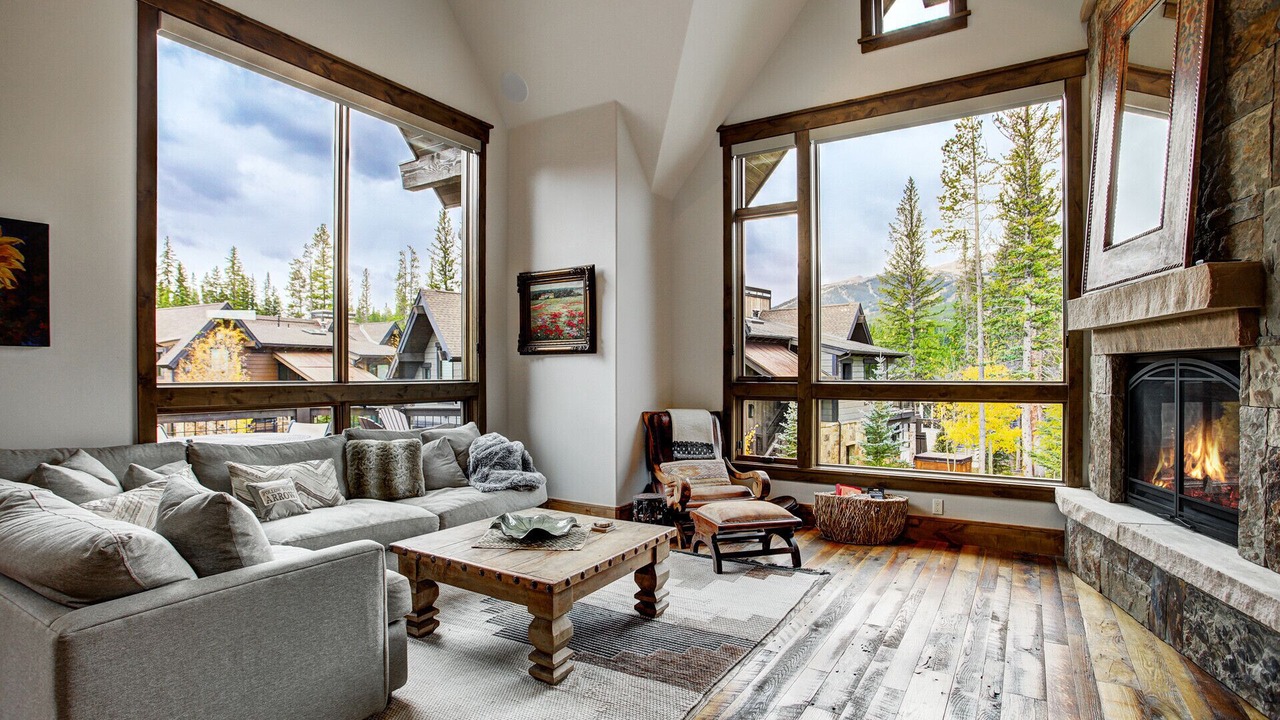 Photo of Livingroom in Peak 8