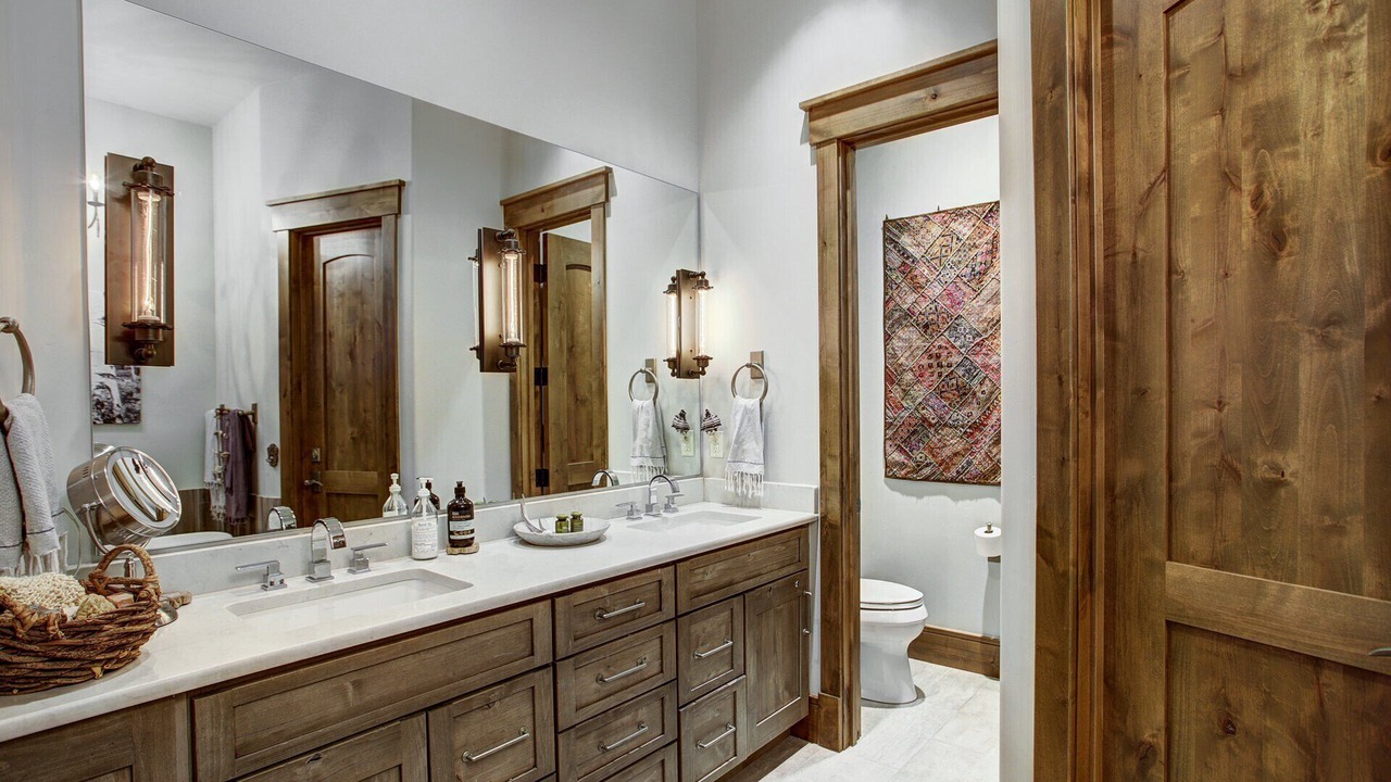 Photo of Bathroom in Peak 8
