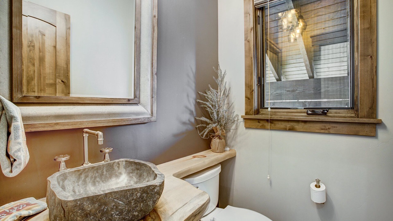 Photo of Bathroom in Peak 8
