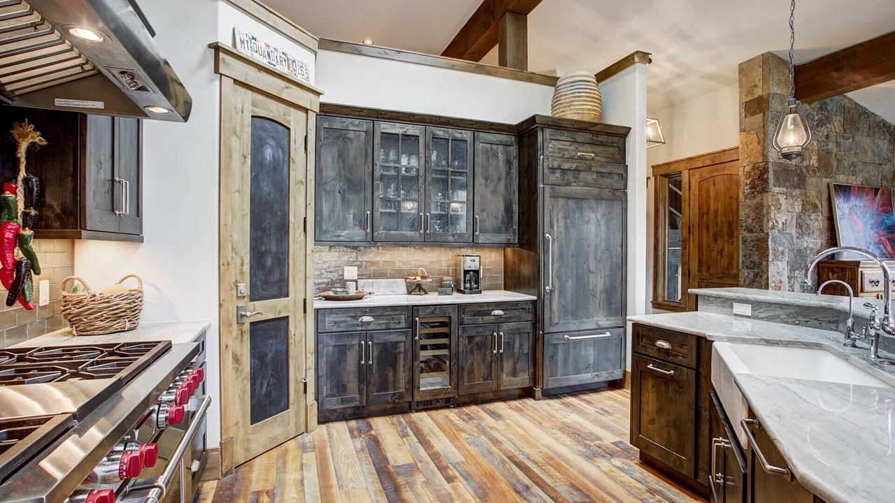 Photo of Kitchen in Peak 8