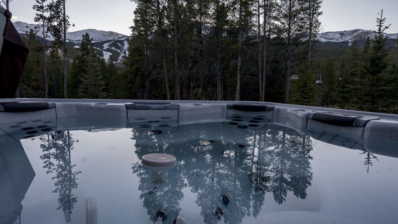 Photo of Outdoor in Peak 8