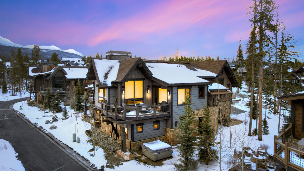 Photo of Outdoor in Peak 8
