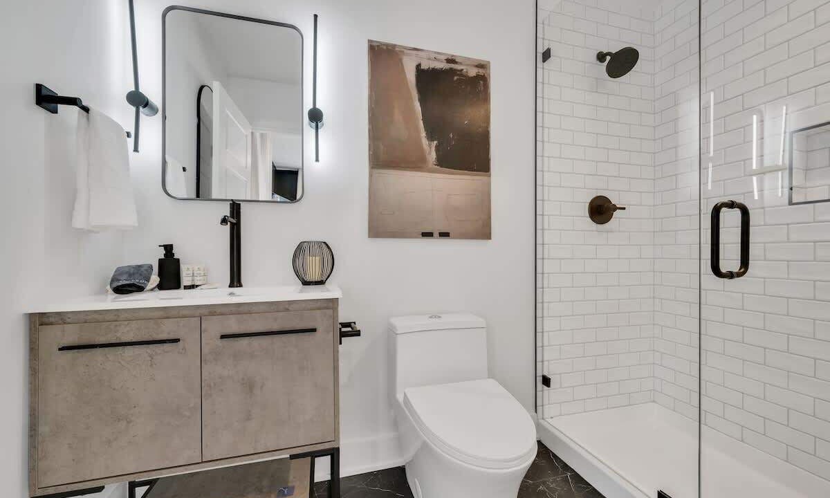 Photo of Bathroom in Music Row