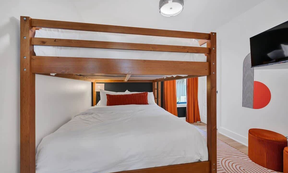 Photo of Bedroom in Music Row