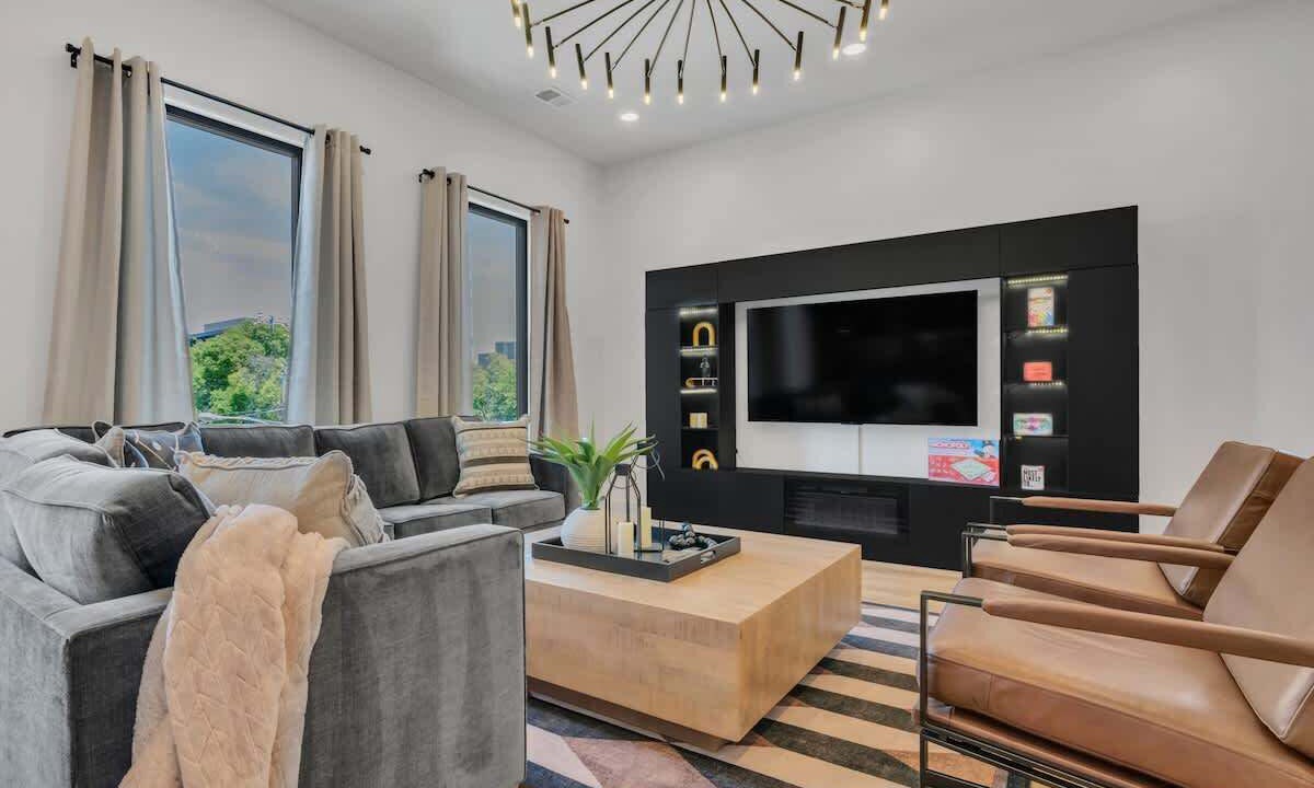 Photo of Livingroom in Music Row