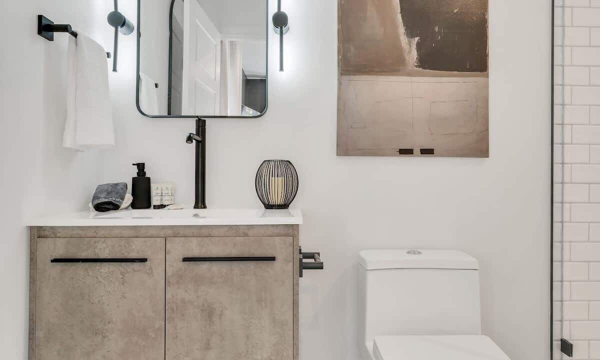 Photo of Bathroom in Music Row