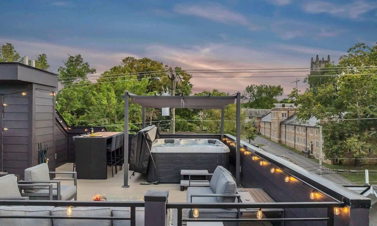 Photo of Outdoor in Music Row