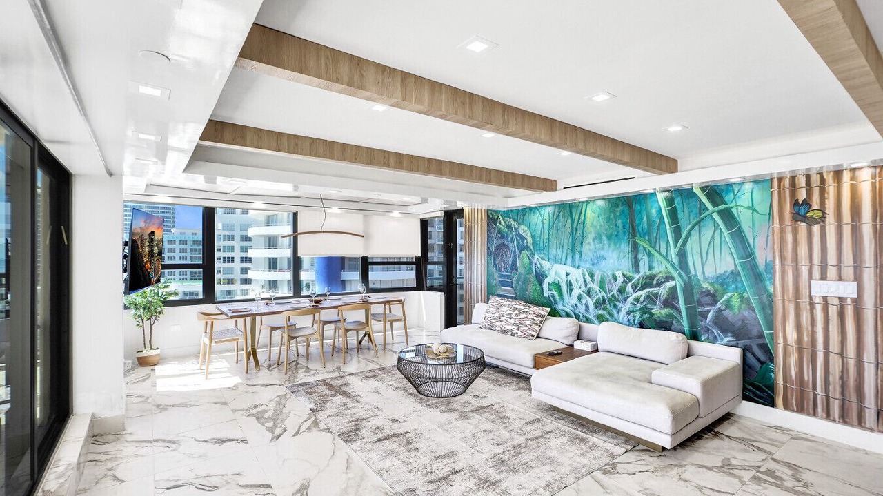 Photo of Livingroom in Mid Beach