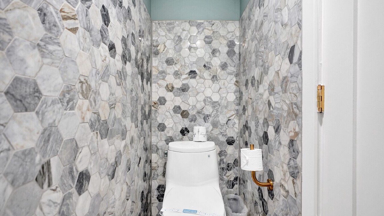 Photo of Bathroom in Mid Beach