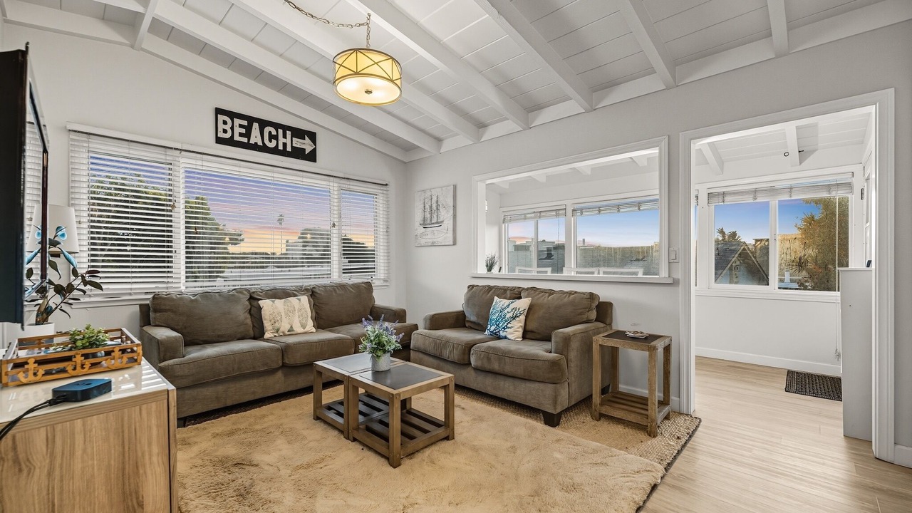 Photo of Livingroom in Pierpont Bay