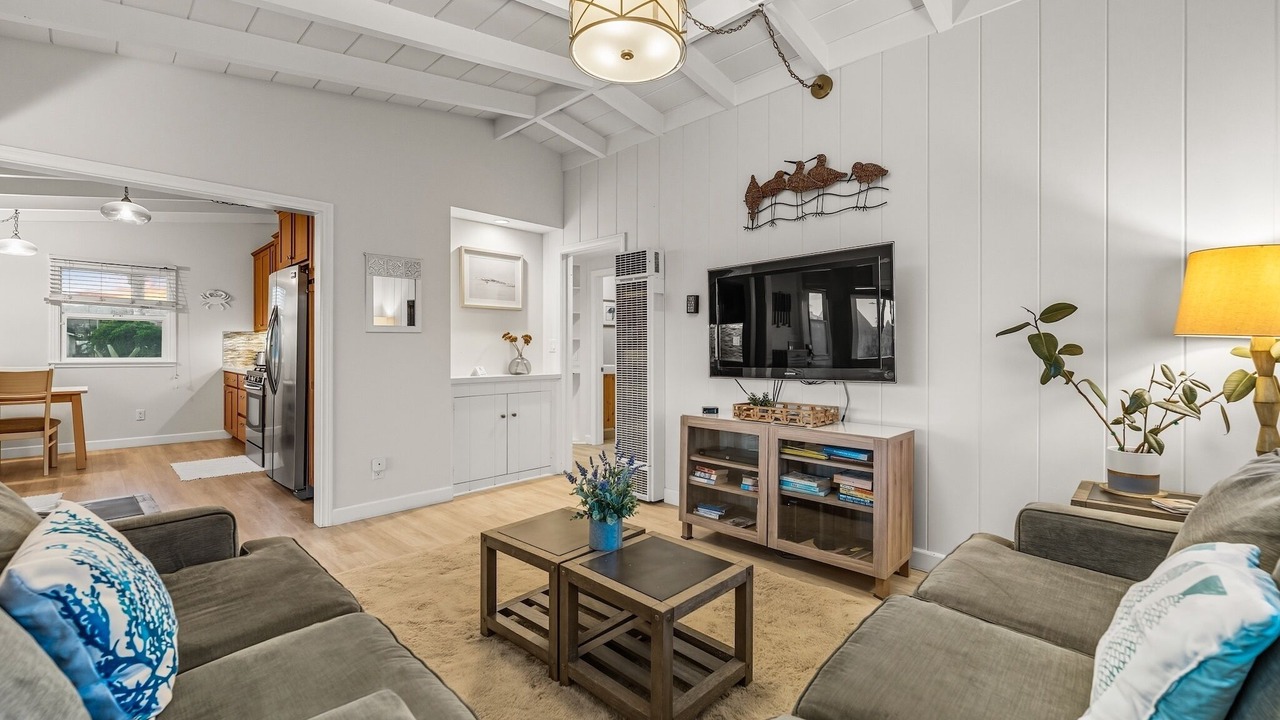 Photo of Livingroom in Pierpont Bay