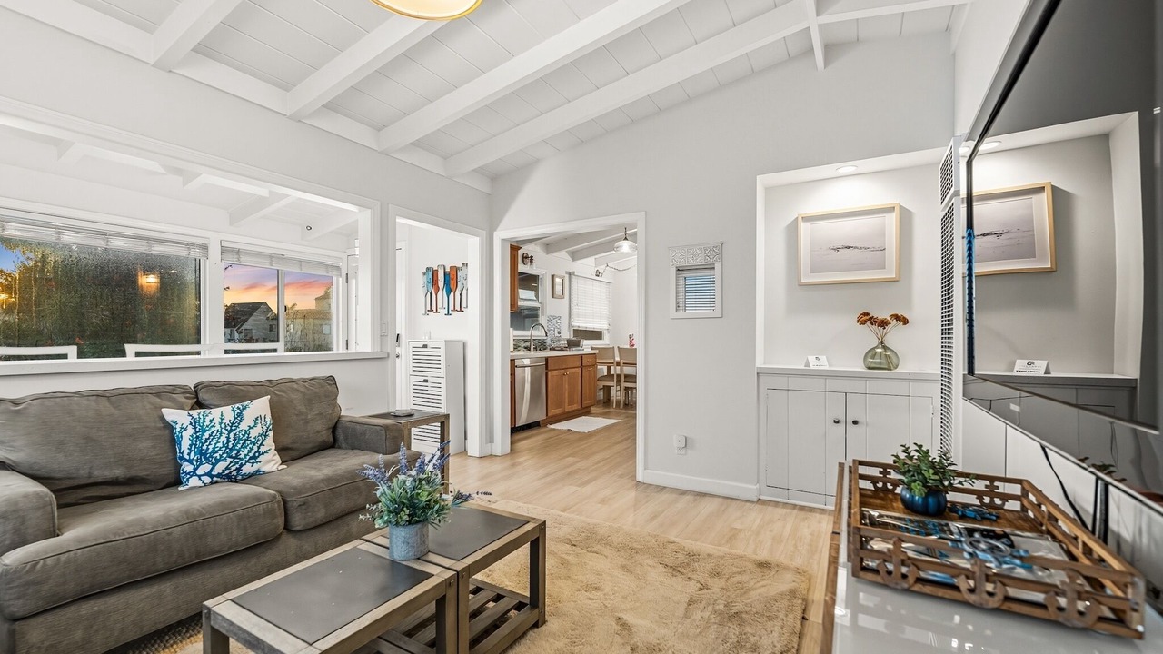 Photo of Livingroom in Pierpont Bay