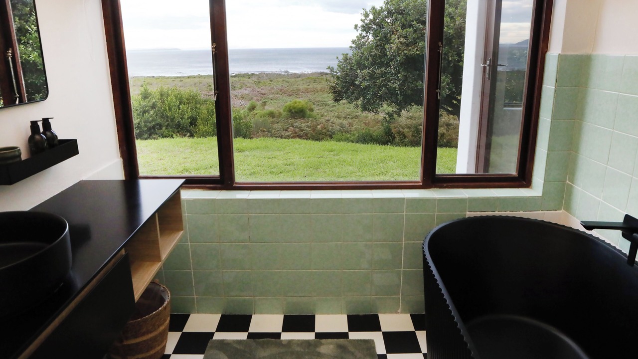Photo of Bathroom in Elgin
