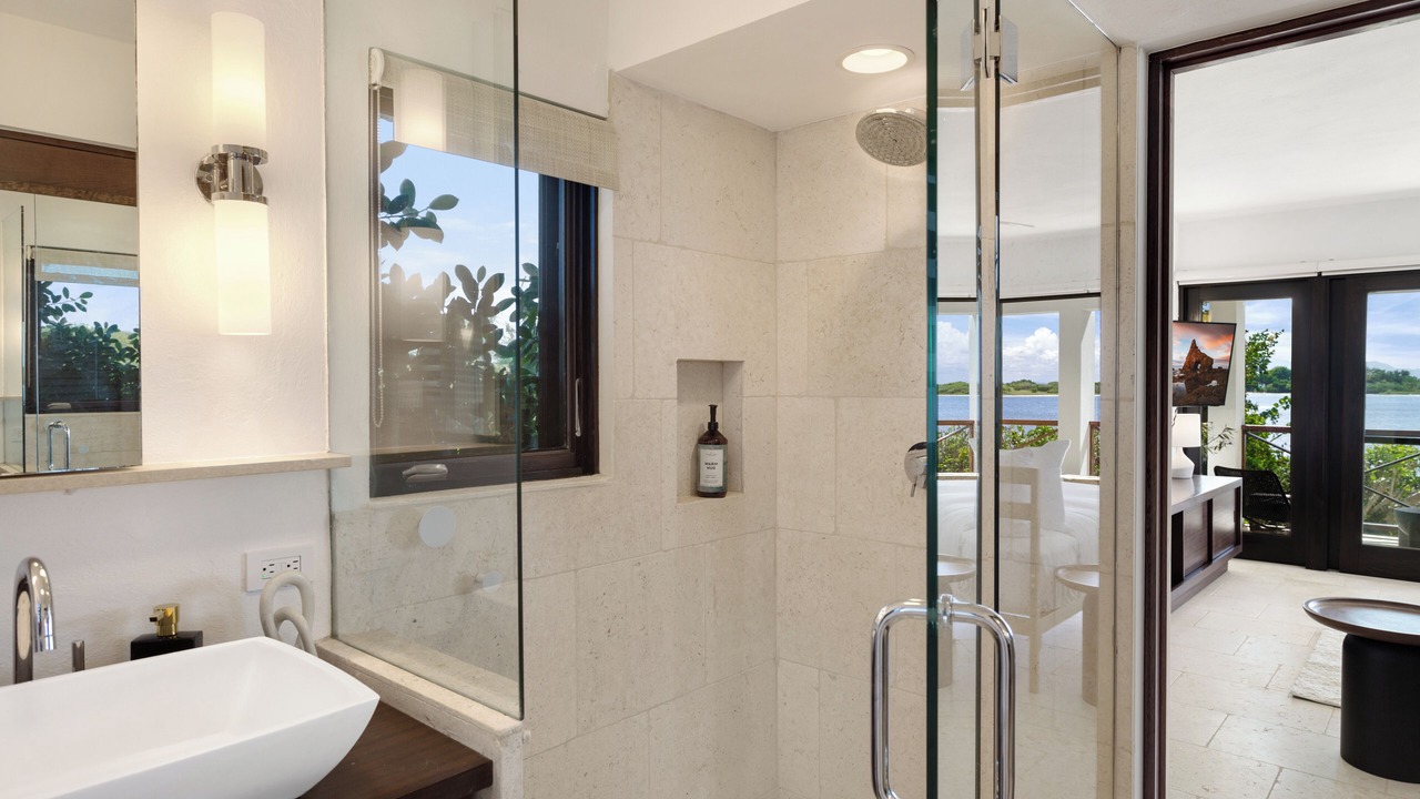 Photo of Bathroom in Rendezvous Bay