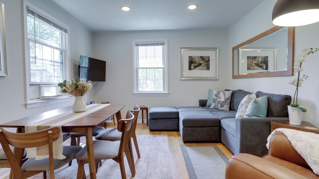 Photo of Livingroom in West Riverdale