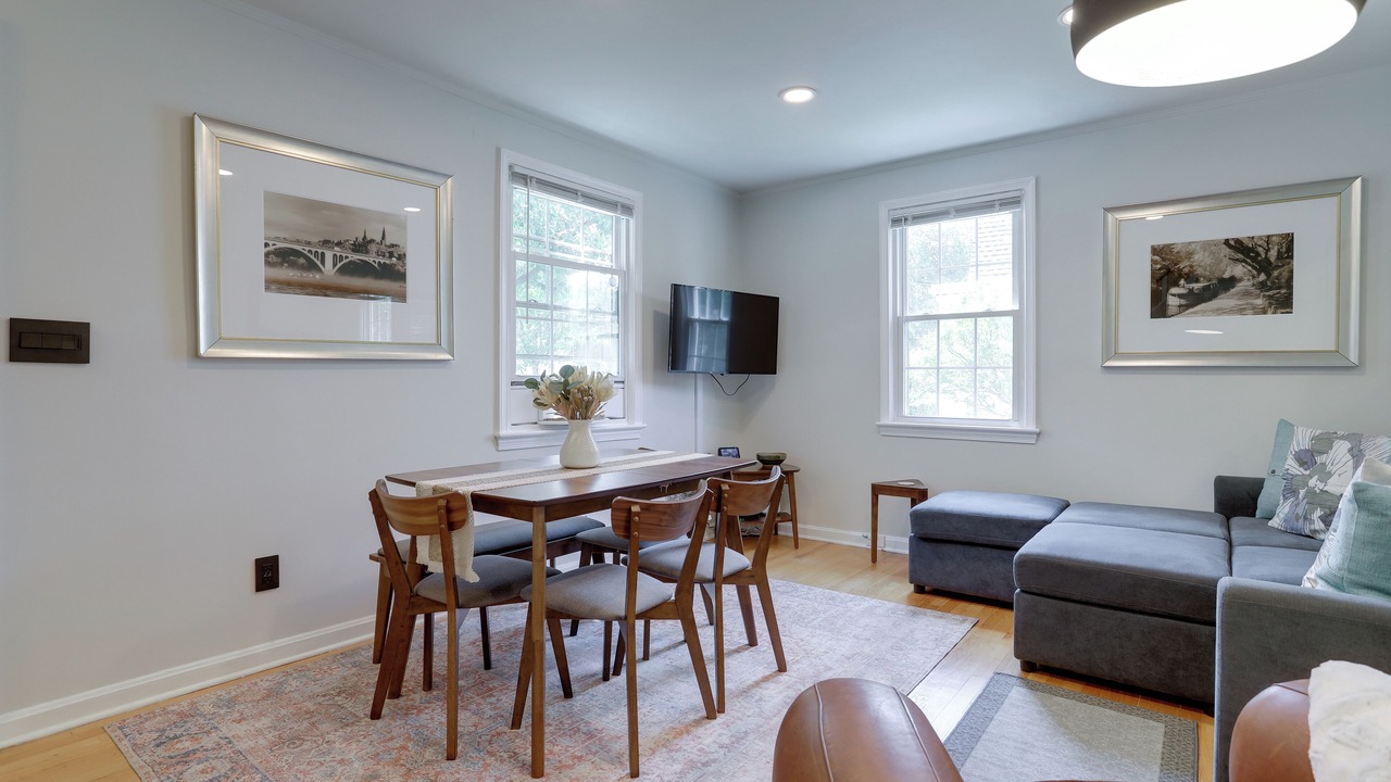 Photo of Livingroom in West Riverdale