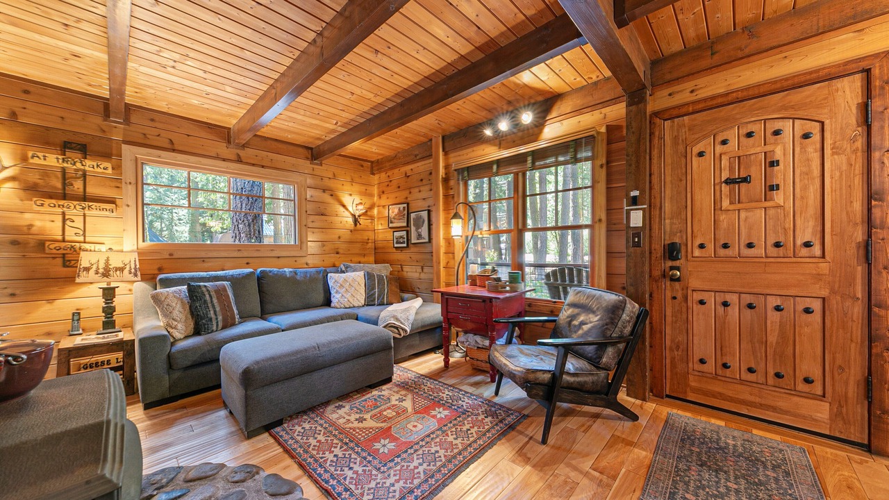 Photo of Livingroom in Tahoe Pines