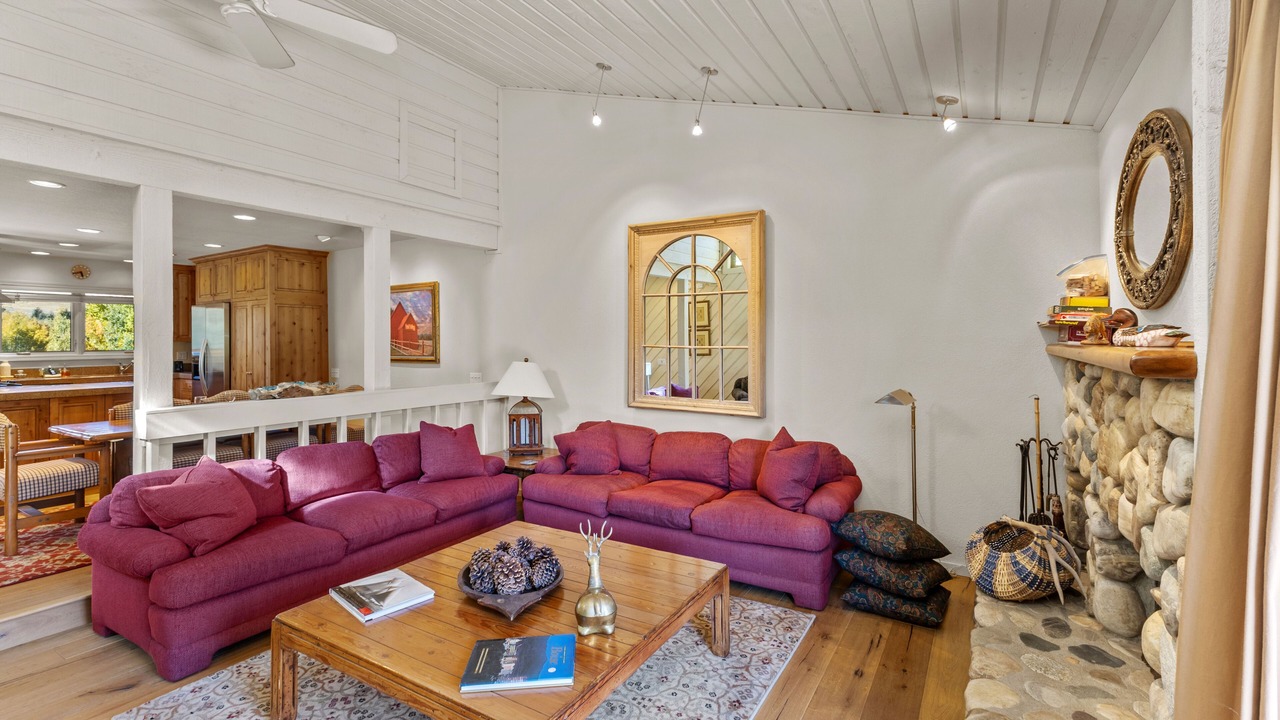 Photo of Livingroom in Elkhorn Village