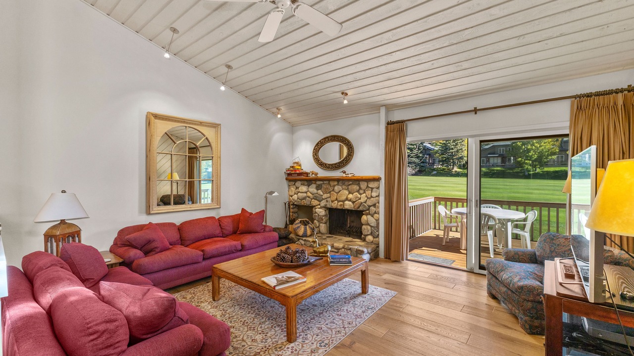 Photo of Livingroom in Elkhorn Village
