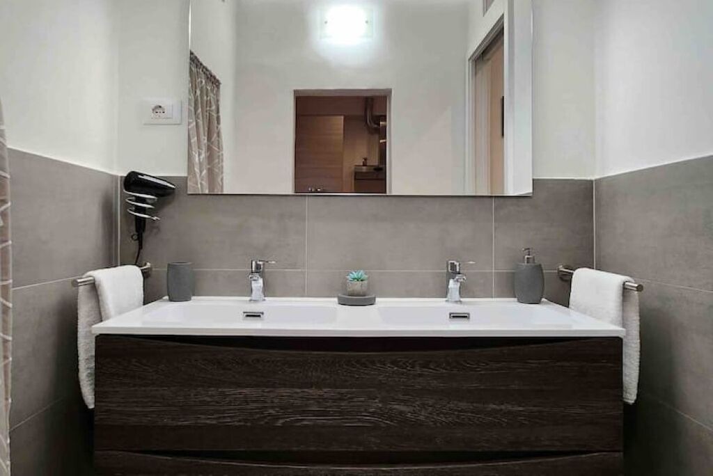 Photo of Bathroom in Le Cure