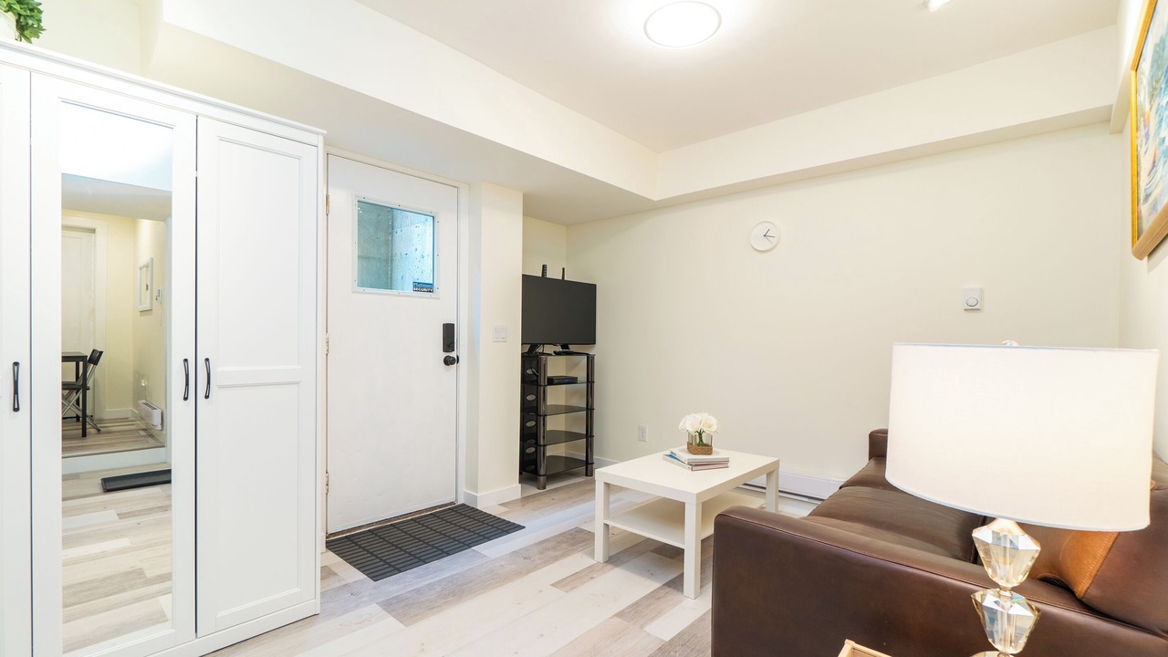 Photo of Livingroom in Dundarave