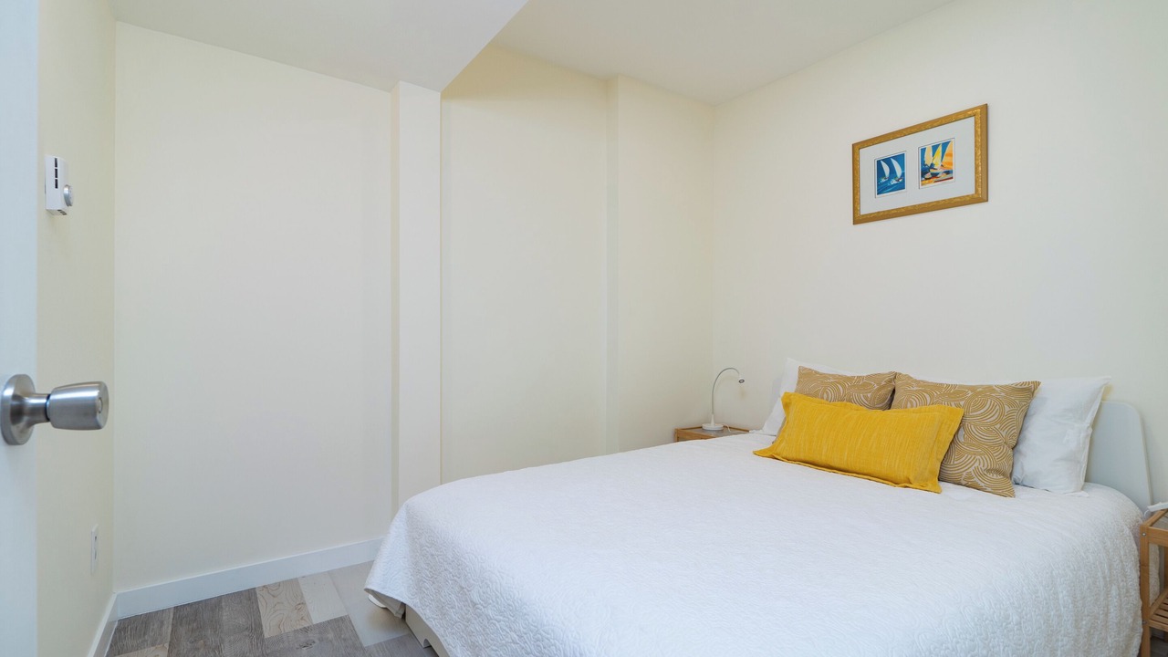 Photo of Bedroom in Dundarave