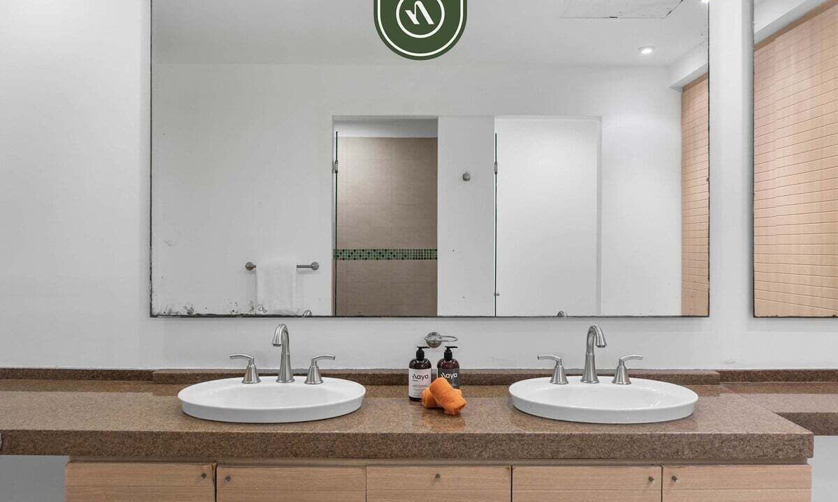Photo of Bathroom in Flamingos