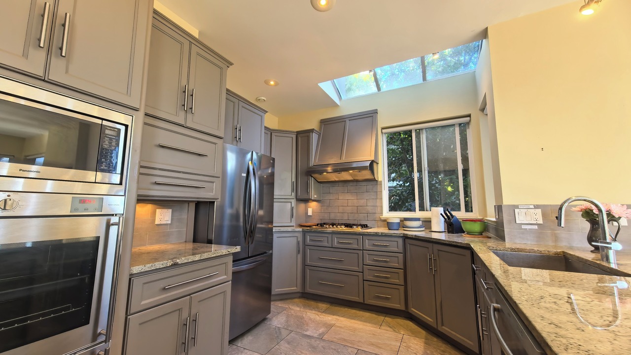 Photo of Kitchen in West Vancouver