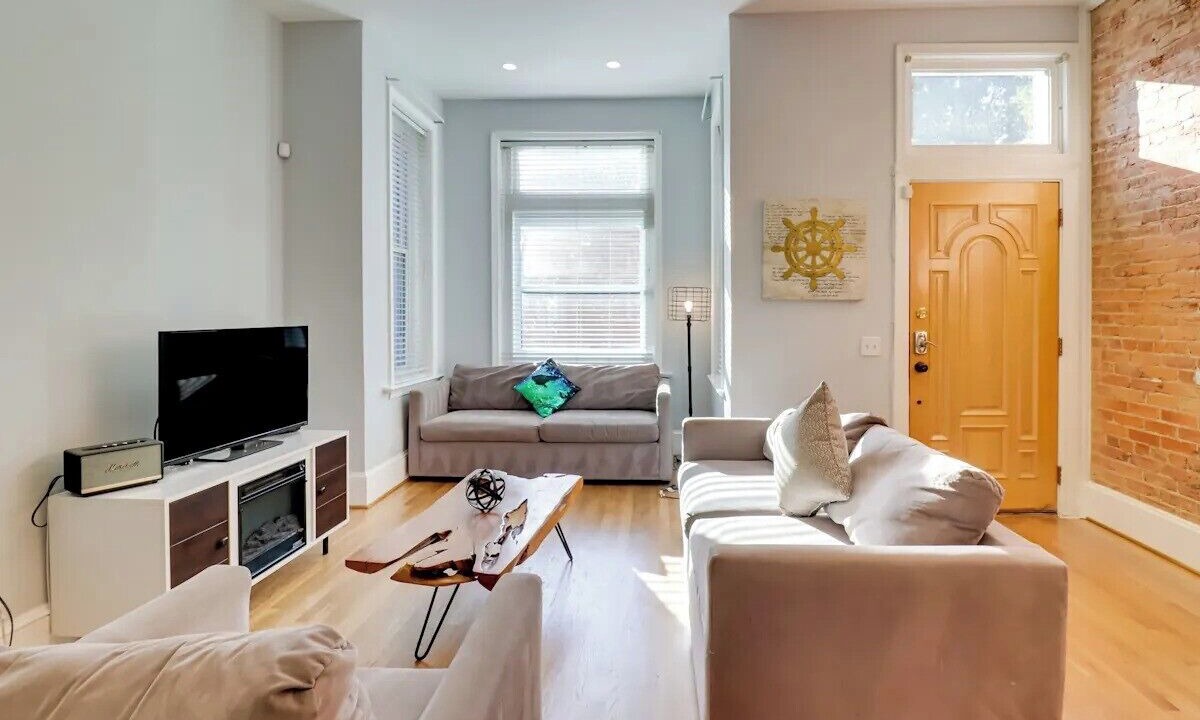 Photo of Livingroom in North Capitol Street