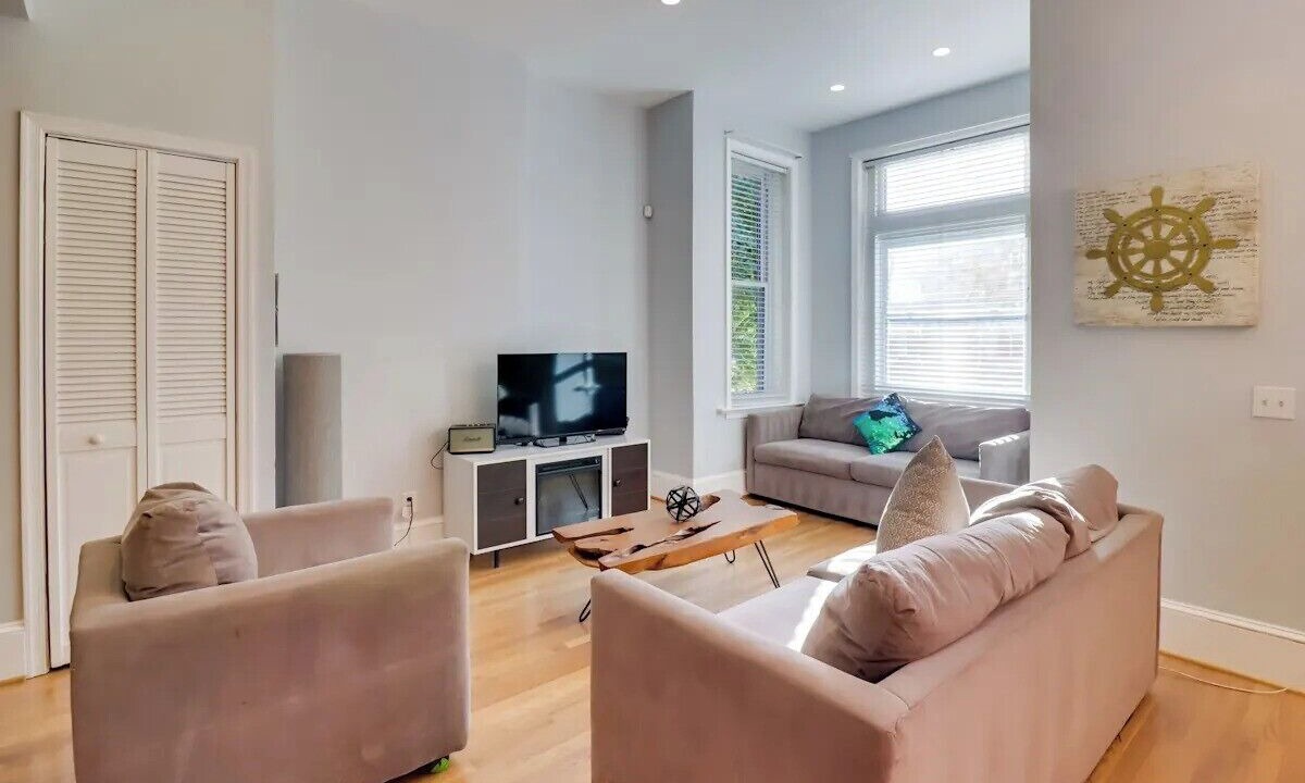 Photo of Livingroom in North Capitol Street