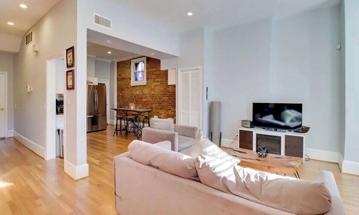 Photo of Livingroom in North Capitol Street