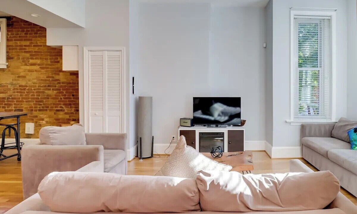 Photo of Livingroom in North Capitol Street